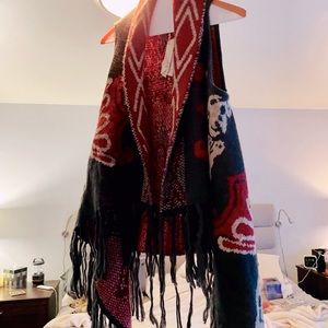 NWT Mystree gray, red & cream poncho/cape with fringe.
